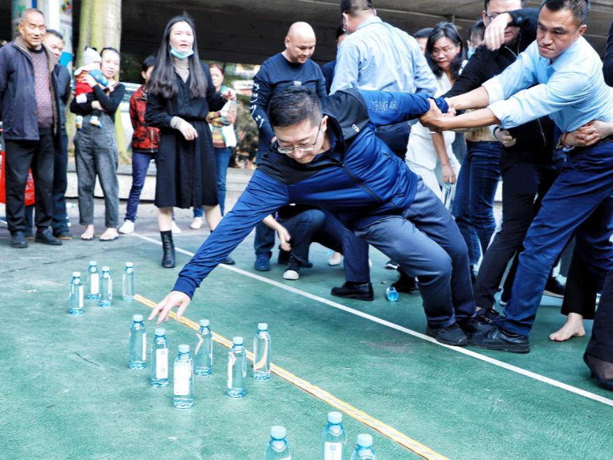 幼儿背靠背运气球教案_背靠背运送气球_背靠背运气球游戏规则
