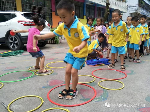 小班呼啦圈游戏,趣味锻炼与团队协作的乐园